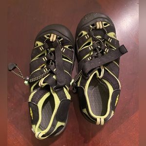 KEEN Newport H2 sandals - kids size 3. EUC